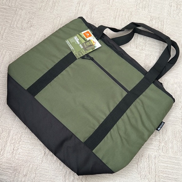 Ozark Trail 50-can thermal tote bag New with tags, green with black trim - Picture 11 of 16